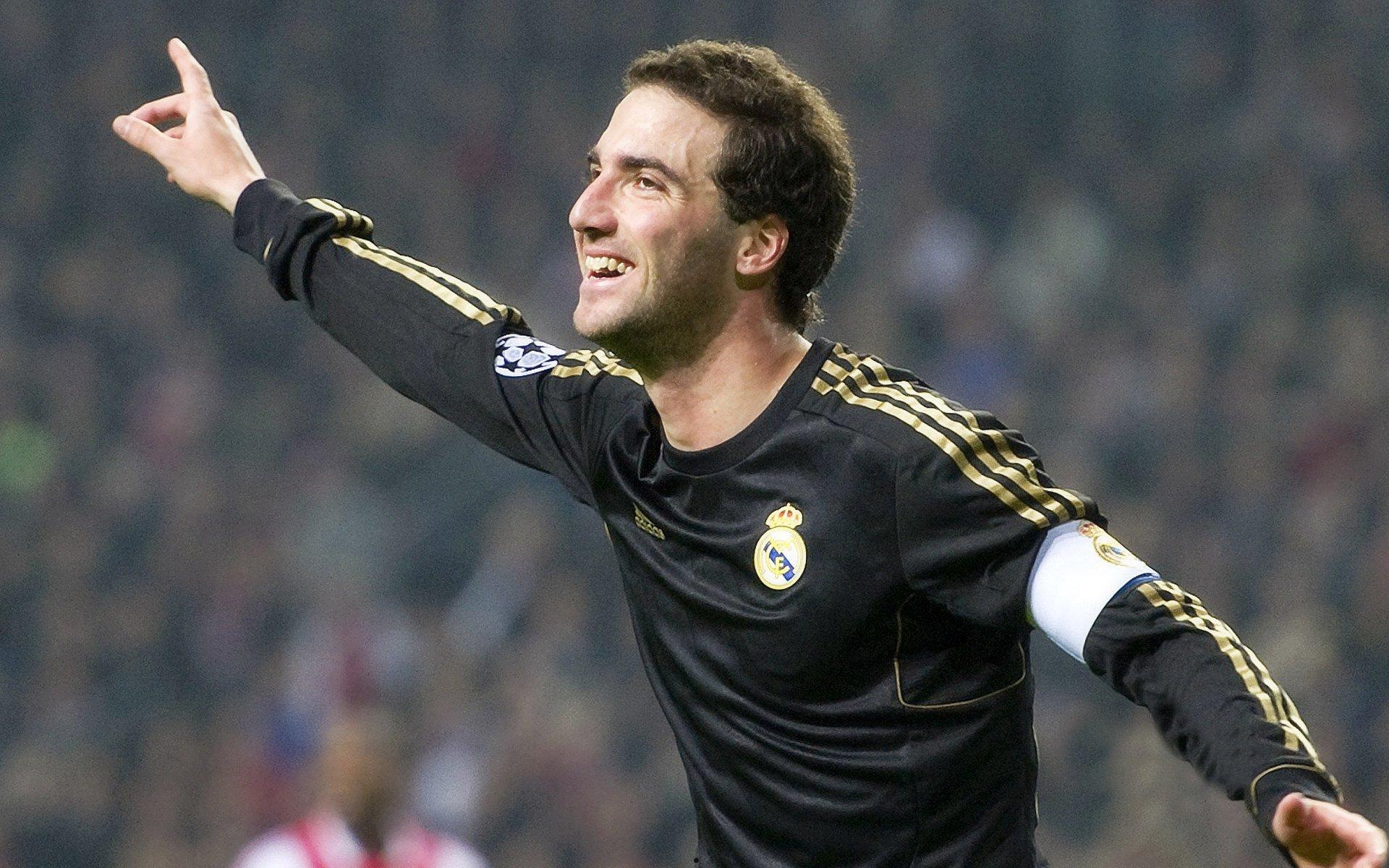 王者归来！XX队强势卫冕联赛冠军，创历史新篇章