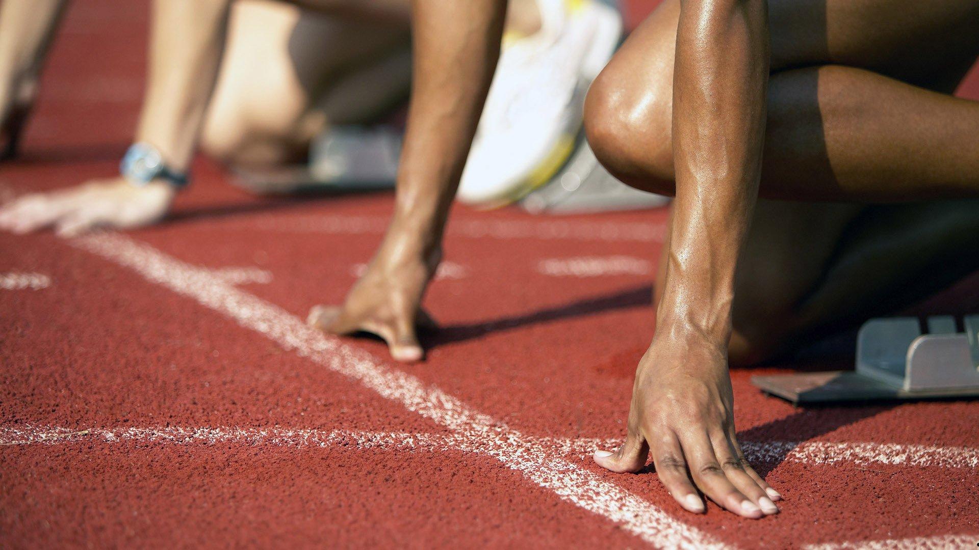 自由泳巅峰对决，世界纪录保持者与新生代天才泳将的激烈较量